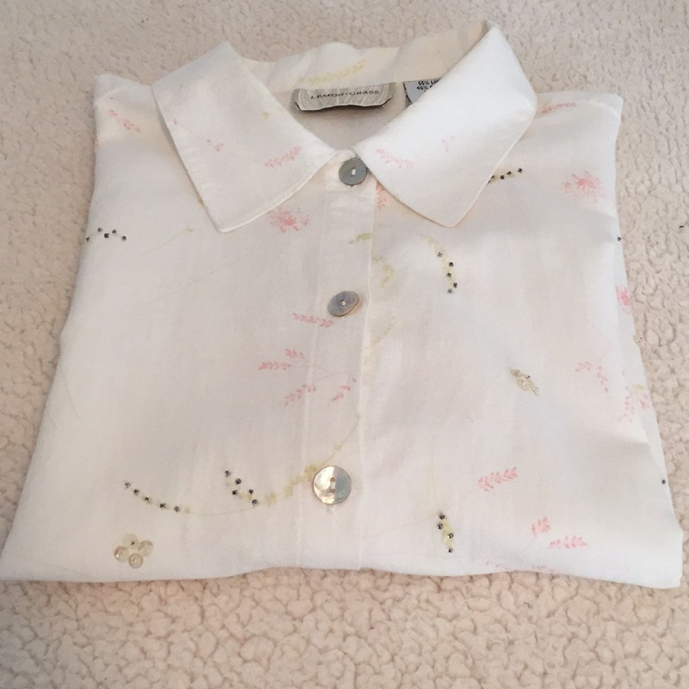Cream color blouse - Picture 3 of 3